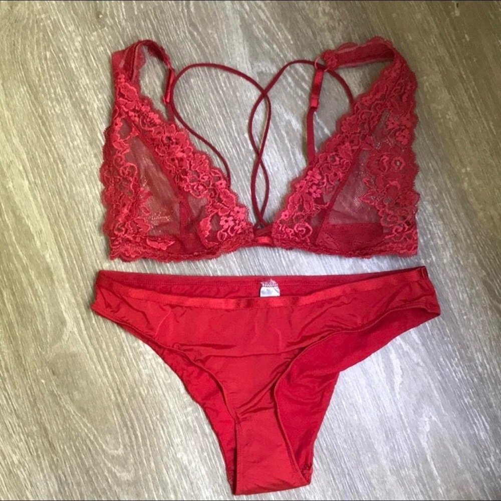 NWOT ASOS Red Bralette Panty Set women’s size Small